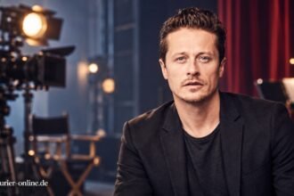 Roman Knižka auf einem redaktionell bearbeiteten Film- und Theaterset